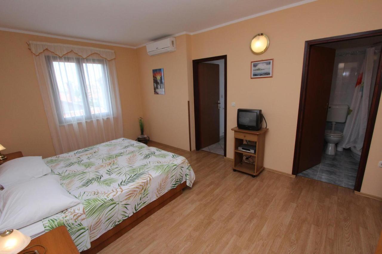 Rooms And Apartments Dino Rovinj Eksteriør bilde
